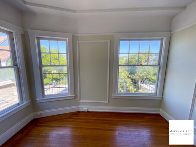 Building Photo - UPDATED + SPACIOUS 2 BR/ 1 BA IN INNER RIC...