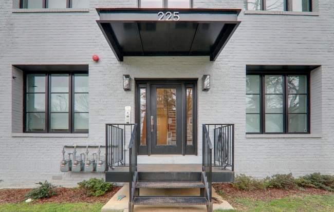 Building Photo - 225 20th St NE