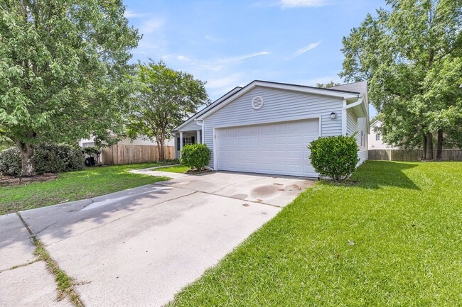 Building Photo - Stylish Living with Spacious Backyard!