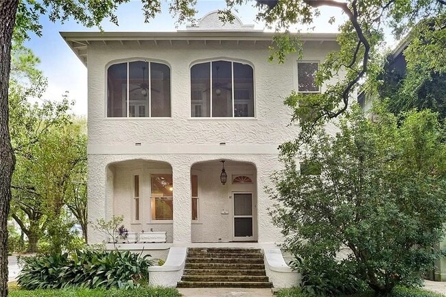 BRICK STAIR ENTRANCE, MATURE LANDSCAPING, 3 BEDRMS 2 BATHS APT. SPACIOUS SCREENED IN PORCH FACES NER - 8 Neron Pl