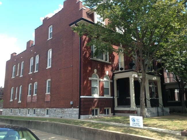 Building Photo - 2029 Russell Blvd