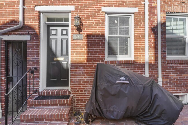 Building Photo - 24 E Hamburg St