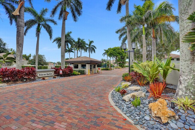 Foto del edificio - 65 Pelican Pointe Dr