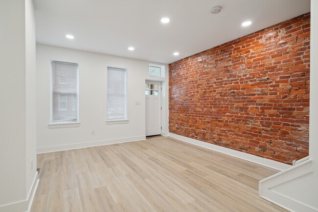 Foto del edificio - 1672 N Wilton St