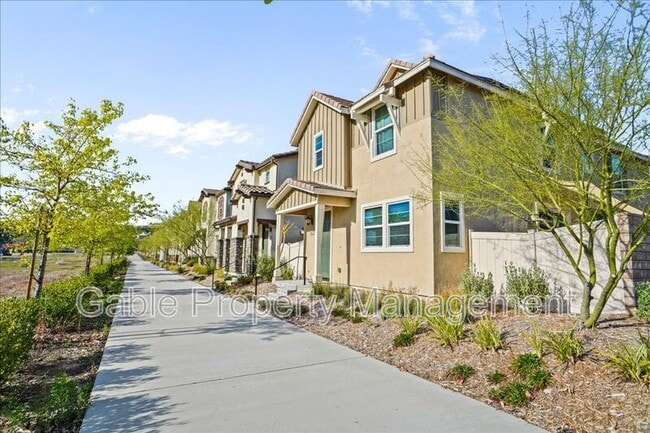 Building Photo - 27605 Sawtooth Ln