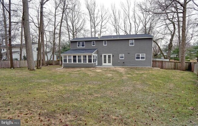 Building Photo - 501 Morris Dr