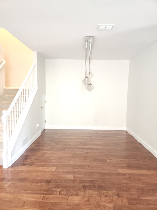 Comedor formal - 109 Enchanted Way