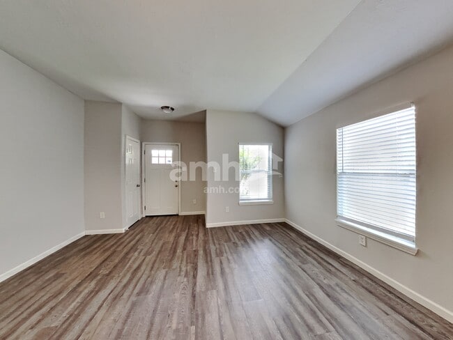 Building Photo - 18347 Austin Oak Ln