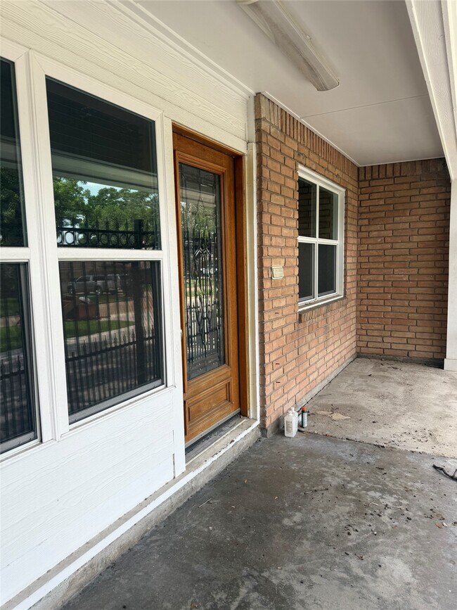Foto del edificio - 902 Hidden Valley Dr
