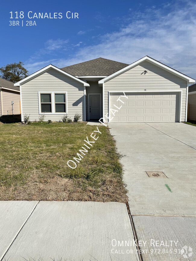 Building Photo - 118 Canales Cir