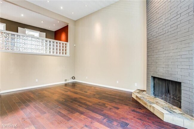 Building Photo - 2 br, 2.5 bath Townhome - 3515 Brown Stree...