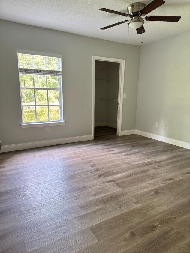 Building Photo - 725 Crest Pines Dr