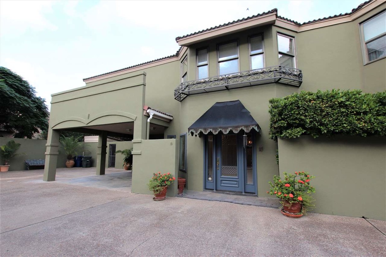 Primary Photo - 111 E Del Mar Blvd