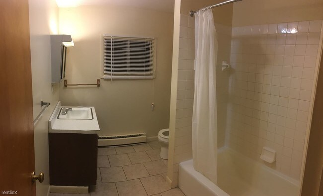 Foto del edificio - 2 br, 1 bath  - 405 E Woodlawn Ave Apt 5