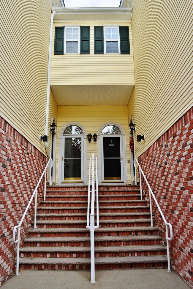 Building Photo - 7 Marina Dr