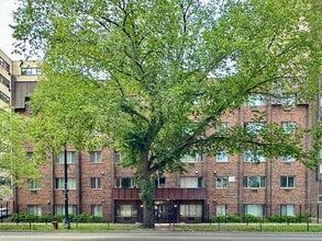 Building Photo - 5820 N Sheridan Rd