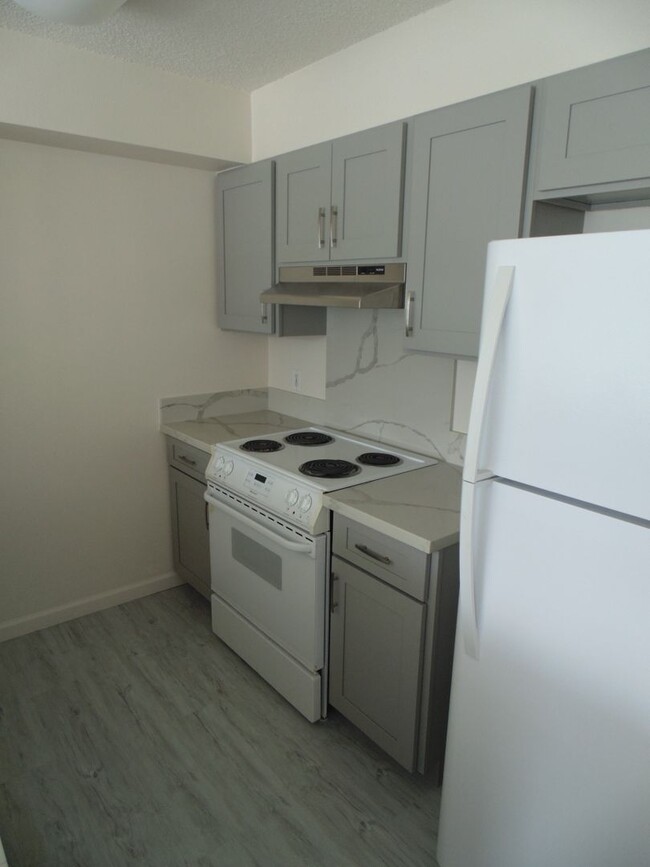 Building Photo - Newly renovated 1 bedroom, 1 bath, 1 parki...