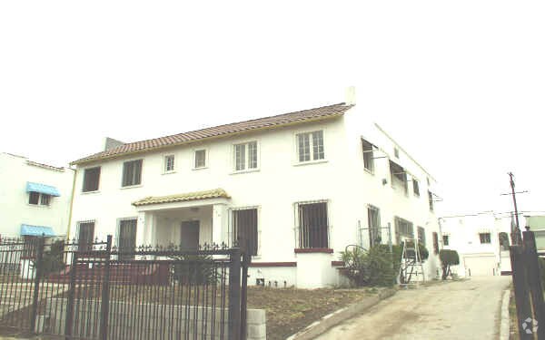 Foto del edificio - 164-170 S Catalina St