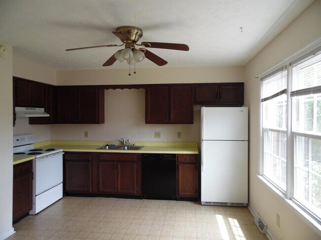 Building Photo - 3332 Spangler Dr