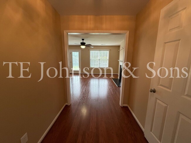 Foto del edificio - Charming 3-Bedroom Home with Modern Comfor...