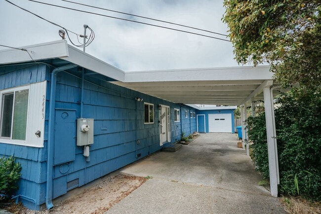 Building Photo - Three bedroom Home Close to the Hospital in Eureka