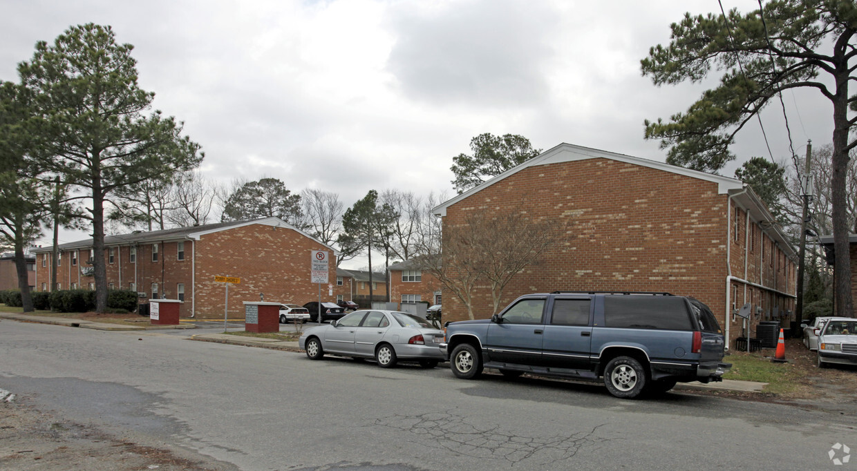 Building Photo - Perry Shores Apartments