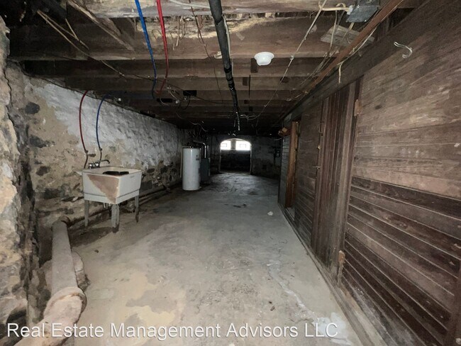 Building Photo - 3 br, 1 bath House - 32 North Salford Street
