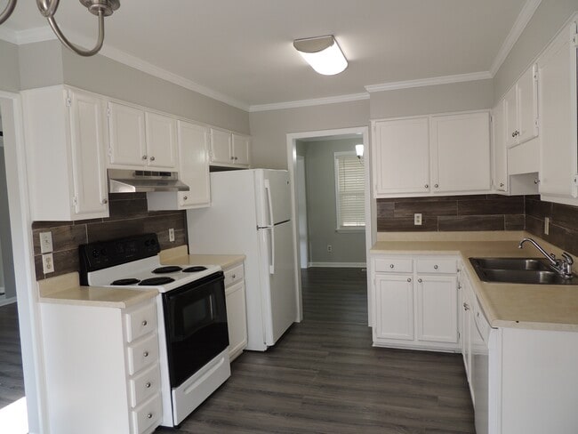 Foto del edificio - 5823 Rivercroft Rd