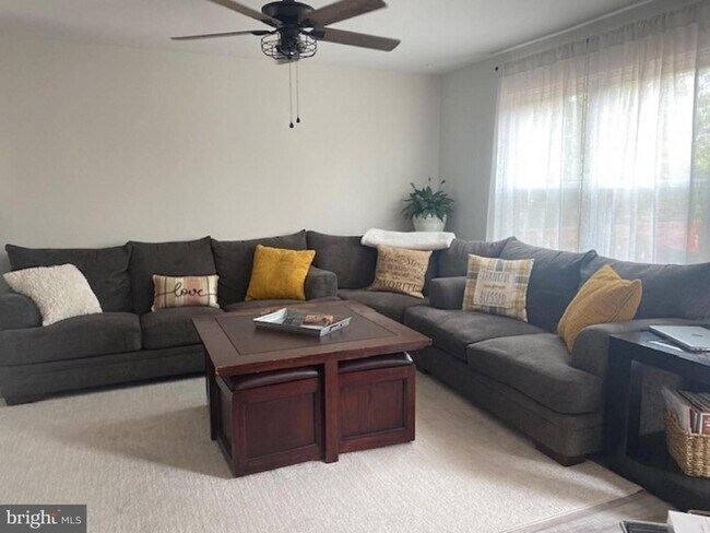 Foto del edificio - 8501 Adventure Ct
