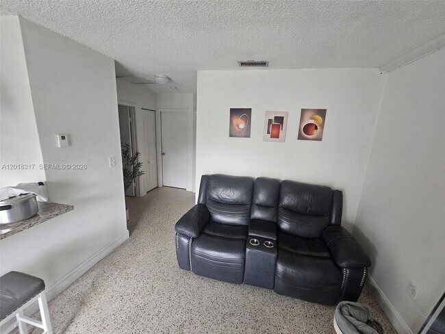Foto del edificio - 1241 NW 6th St