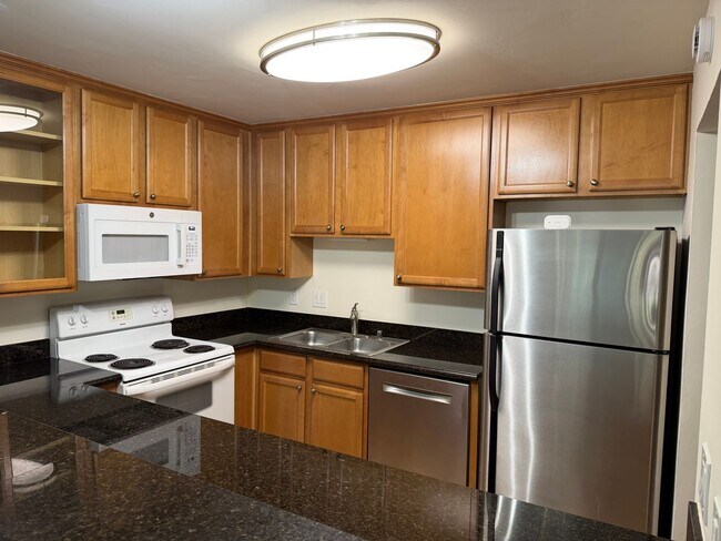 Foto del edificio - 3030 Suncrest Dr