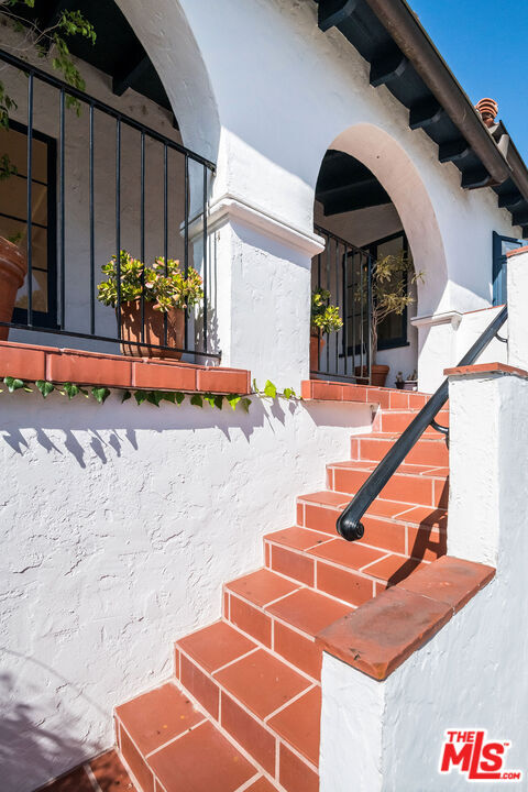 Foto del edificio - 1339 Miller Dr