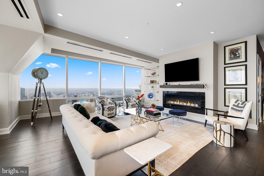 Primary Photo - 50 S 16th St