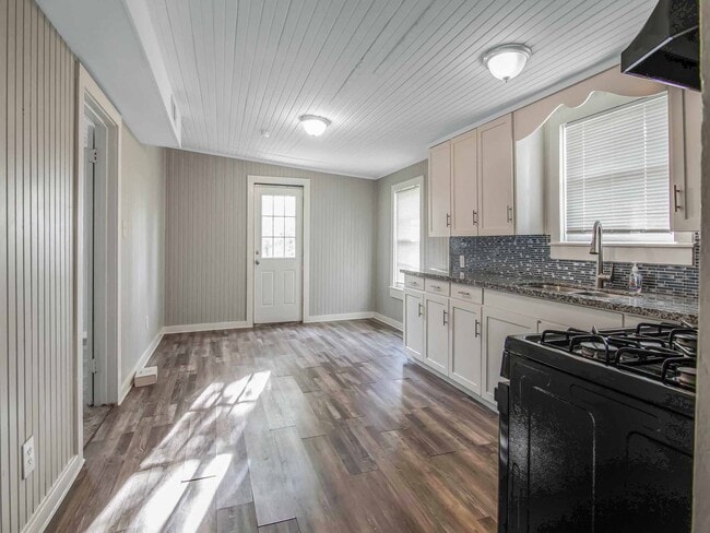 Building Photo - 152 Walnut Dr