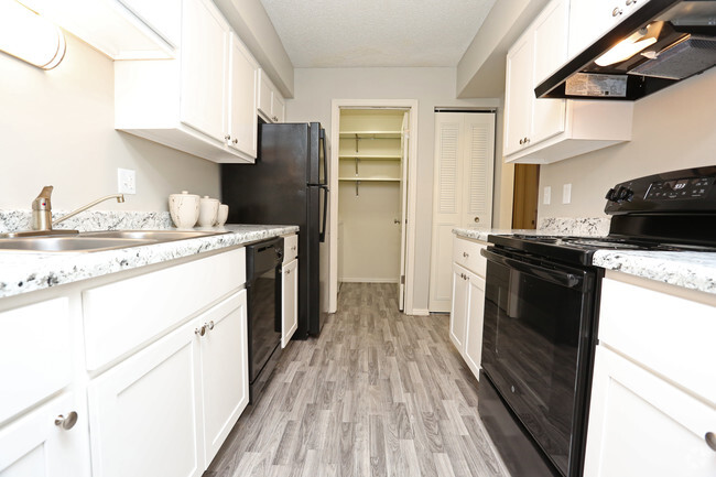 2BR, 1BA - 944 SF - Kitchen - Village Green