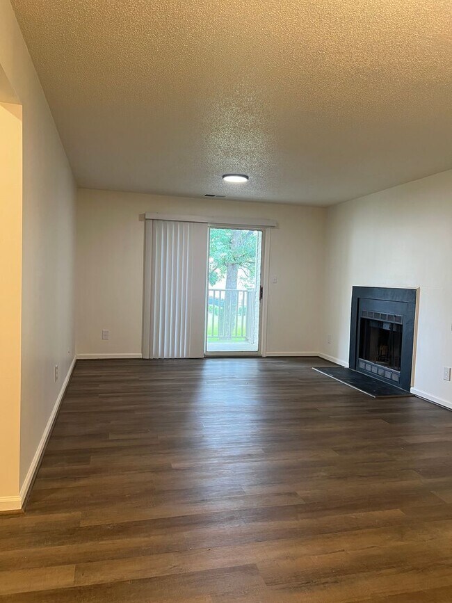 Building Photo - 574 Candle Ln