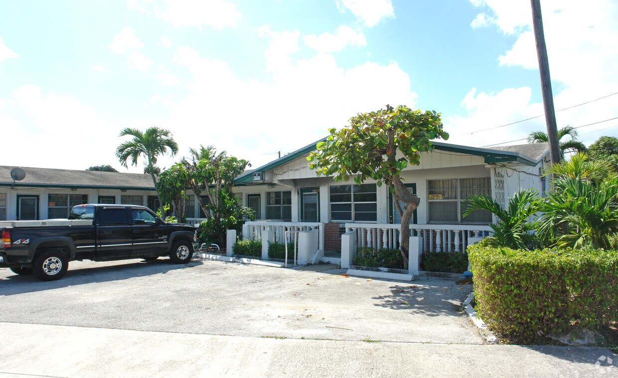 Building Photo - 1501 S Railroad Ave