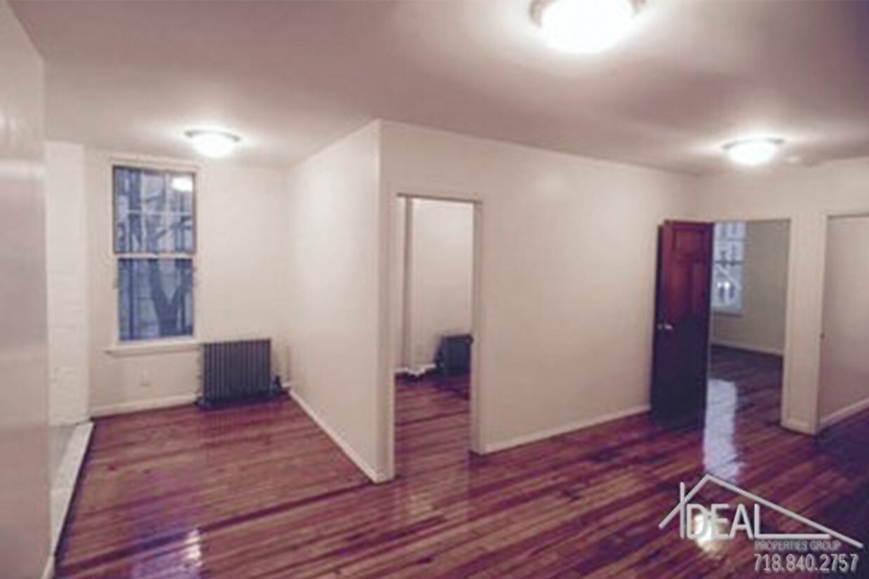 Primary Photo - Spacious 3 BR Apt in Bay Ridge for Rent