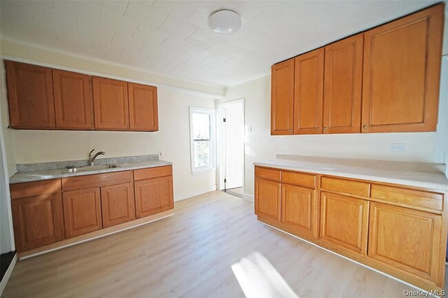 Building Photo - 45 Linden St