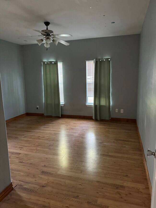 Building Photo - 905 Springwood Dr