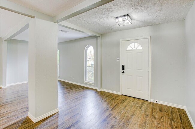 Foto del edificio - 20607 Nannette Ln