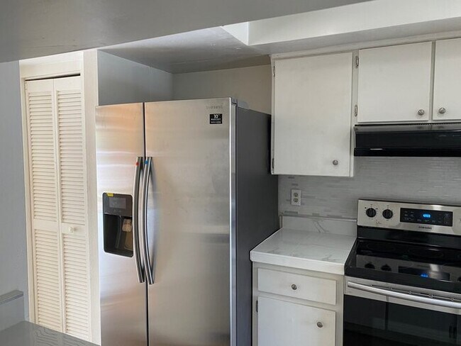 Foto del edificio - Location! ready to move in town home