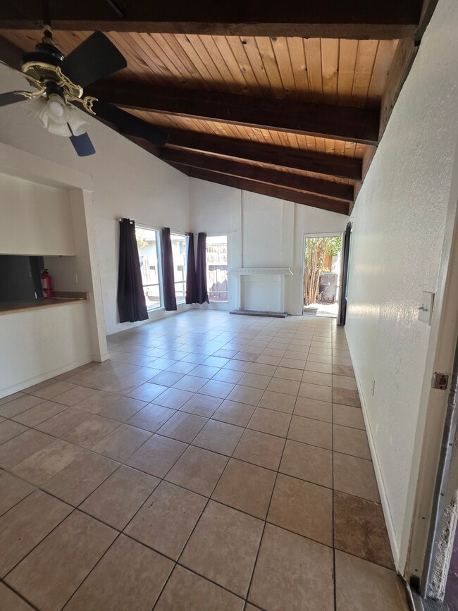 Foto del edificio - 7124 Kelley Dr