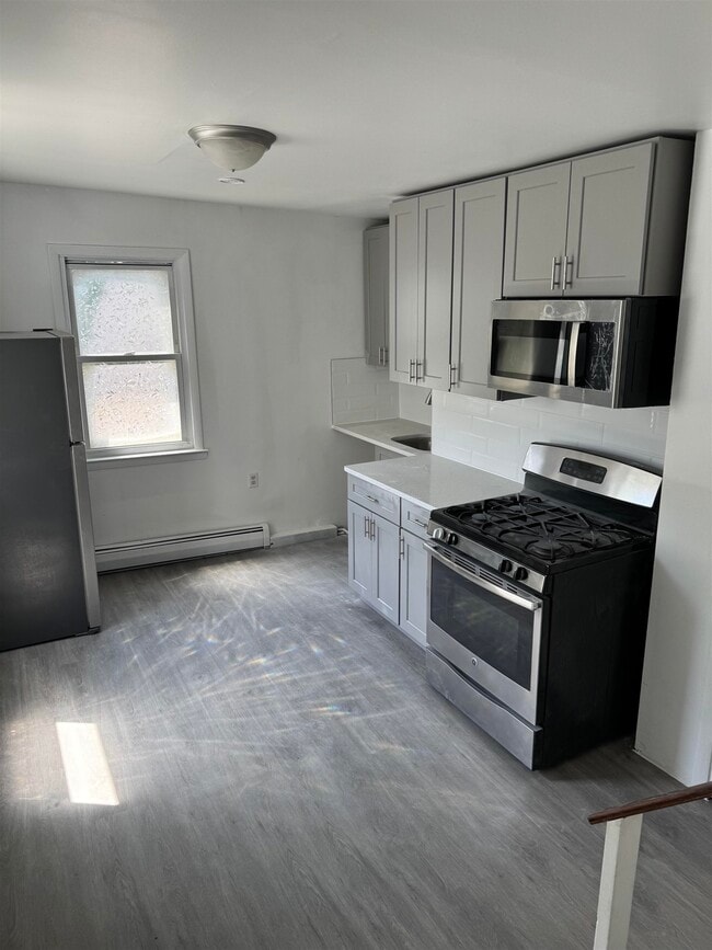 Building Photo - 65 Bright St