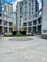 Building Photo - 2181-2181 Yonge St