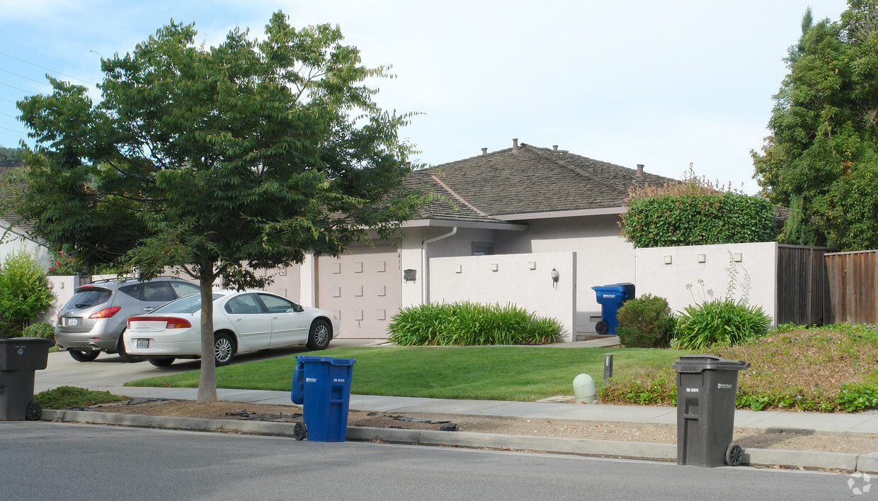 Building Photo - 409-411 Pinehurst Ave