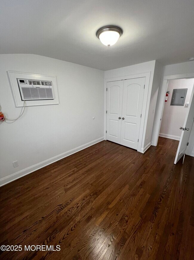 Building Photo - 52 Dunbar Ave