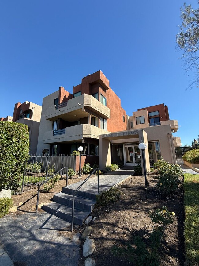 Building Photo - 7826 Topanga Canyon Blvd