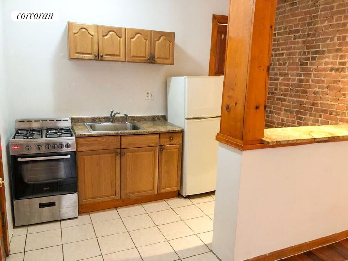 Building Photo - 144 W 73rd St