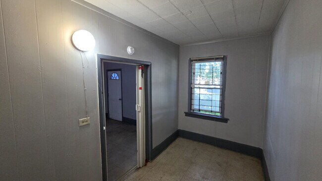Foto del edificio - "Tons of Flex Space - Ready Now!"